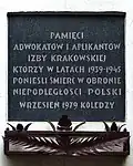 ul. Batorego 17Tablica upamiętniająca adwokatów i aplikantów Izby Krakowskiej pomordowanych w latach okupacji hitlerowskiej