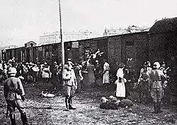 Umschlagplatz w Warszawie. Żydzi ładowani do pociągu do obozu zagłady w Treblince