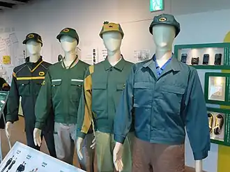 Uniformy wystawione w firmowym muzeum Kuronekoyamato