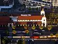 Widok na gmach stacji Santa Fe Depot z lotu ptaka