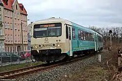 VT628/928 659 z pociągiem AR 50864 rel. Grudziądz - Toruń Główny za chwile przejedzie przez przejazd kolejowo-drogowy na ul. Bydgoskiej w Grudziądzu (6 kwietnia 2021 roku).