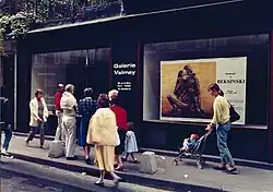 Wernisaż wystawy w Paryżu (1985)