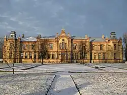 Zabytkowe gimnazjum państwowe