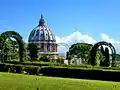 Kopuła bazyliki widziana z ogrodu francuskiego
