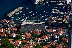 Widok na fort ze wzgórza Srđ