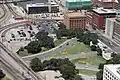 Dealey Plaza z budynkiem Texas School Book Depository