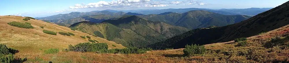 Widok na Kumštovą dolinę ze szczytu Besná