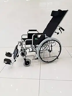 Wózek specjalistyczny z odchylanym oparciem