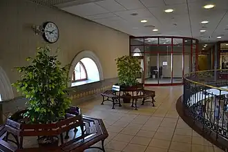 Poczekalnia na antresoli przed przebudową