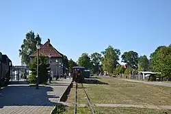 Tor pierwszy, peron.