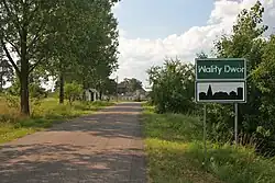 Wjazd do wsi od Waliły-Stacji