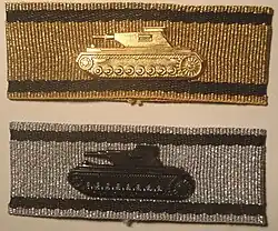 Odznaka w dwóch wersjach: złotej oraz srebrnej