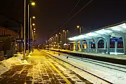 Peron 1 na stacji kolejowej Wejherowo, po prawej perony 2 i 3