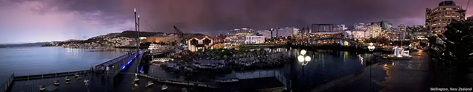 Port morski Wellington nocą