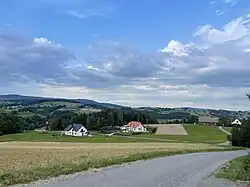 Widok z Berdychowa. W tle widoczna miejscowość Kanina