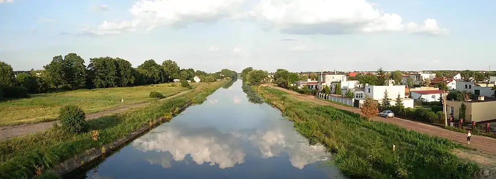 Kanał w Bydgoszczy między osiedlami Flisy i Miedzyń
