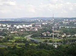 Widok z Kopca Kościuszki;na pierwszym planie RON Malczewskiego