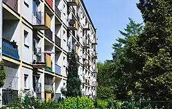 Wnętrze osiedla, blok przy ul. Pawła Włodkowica 4