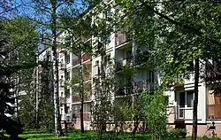 Wnętrze osiedla, blok przy ul. Ugorek 3