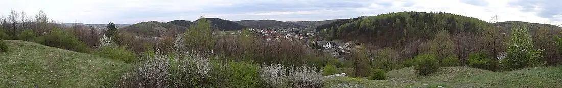 Widok ze szczytu Wielkanocy na Wzgórza Tynieckie i Tyniec