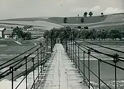 Kładka nad Osławą - widok z prawego brzegu rzeki na Skowronówkę, przed 1936