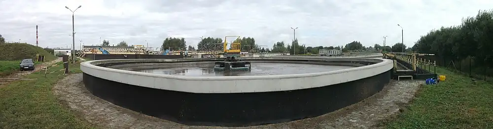 Osadnik wtórny miejskiej oczyszczalni ścieków w Wieluniu (51°13′52″N&nbsp;18°34′46″E/51,231111&nbsp;18,579444)