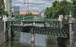 Most Zollamtsbrücke nad rzeką Wien – jeden z trzech mostów kolei miejskiej na linii Kanału Dunajskiego