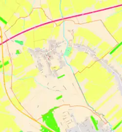 Mapa konturowa Wiskitek, po lewej nieco u góry znajduje się punkt z opisem „Cmentarz katolicki w Wiskitkach”