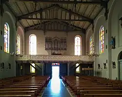 Widok na chór i organy