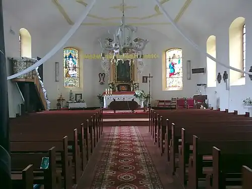 Wnętrze z ołtarzem