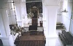 Wnętrze synagogi (2004)