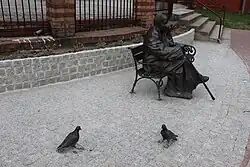Gołębie stanowiące element pomnika
