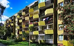 Wnętrze osiedla, blok przy ul. Włoskiej 15