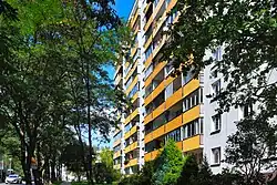 Wnętrze osiedla, blok przy ul. Włoskiej 19