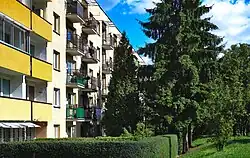 Wnętrze osiedla, blok przy ul. Włoskiej 9