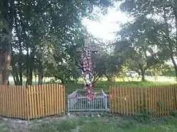 Krzyż przydrożny w Dąbrowie