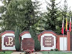 Krzyż upamiętniający wymordowaną ludność Woli