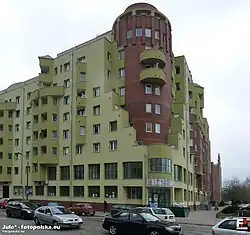 blok mieszkalny przy skrzyżowaniu Zielińskiego i Swobodnej