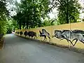 Mural autorstwa Jerzego Wołoszynowicza na ogrodzeniu zoo