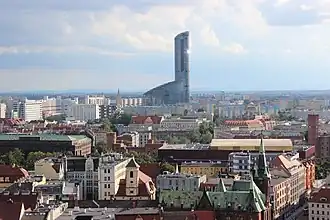 Po lewej w tle trzy galeriowce przy ul. Powstańców Śląskich