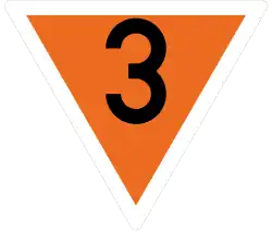 pomarańczowy trójkąt z białą obwódką z cyfrą 3 na środku
