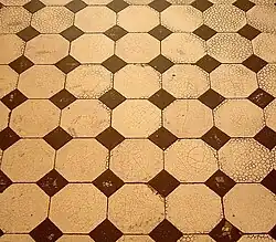 Płytki ceramiczne na podłodze – ratusz w Wuppertalu