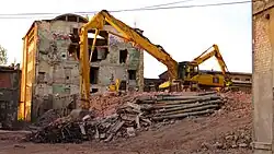 Wyburzanie zabudowań fabryki w 2016 roku.