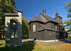 Widok z dzwonnicą od strony prezbiterium