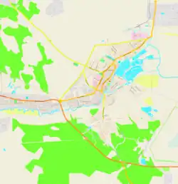 Mapa konturowa Jaworowa, blisko centrum na prawo u góry znajduje się punkt z opisem „Zamek w Jaworowie (pozostałości)”