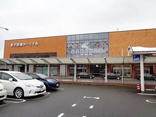 Wejście do głównego budynku portu (2020)