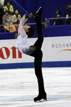 Soliści – klasyczny piruet Biellmann (Yuzuru Hanyū)