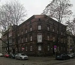 Zabytkowa kamienica przy ul. Buchenwaldczyków 22 (2022)