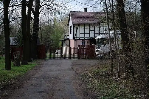 Leśniczówka przy ul. Pod Borem 1 (2012)