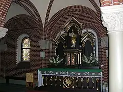 Jeden z bocznych ołtarzy